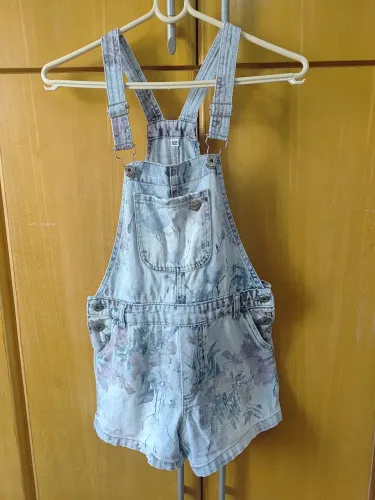Jardineira em jeans 12 anos