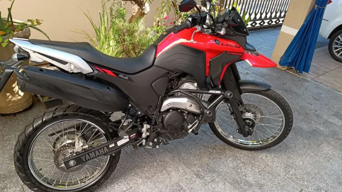 Vendo ou troco Lander XTZ 250 único dono km 3.500 rodados.