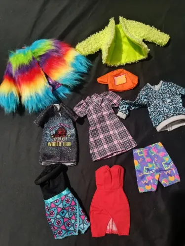 Lote de roupas para boneca barbie e ken