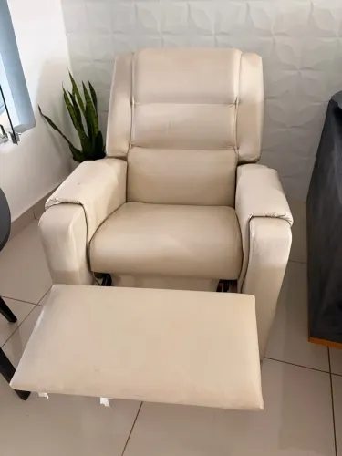 Vende-se uma poltrona reclinável