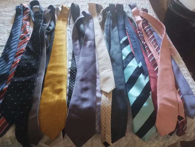 vende Gravatás variadas cores usadas bem 