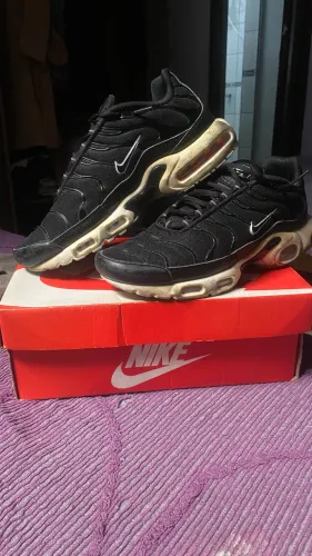     ? Air Max TN Preto/Branco Tam. 40 + Caixa