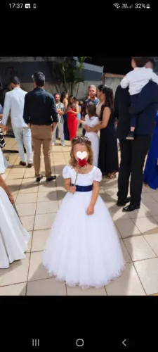 VESTIDO DAMINHA BRANCO COM LAÇOS BRANVO E AZUL MARINHO