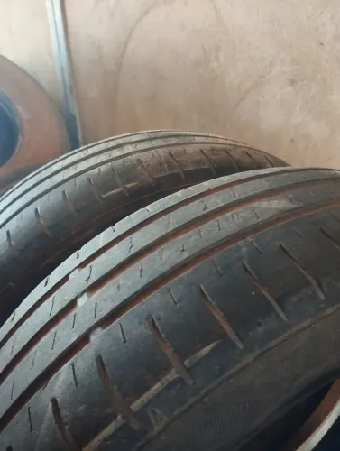 2 pneus dunlop 175/65R14 - 130 cada
