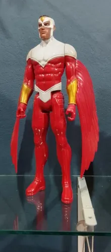 Boneco Marvel Falcão Titan Hero