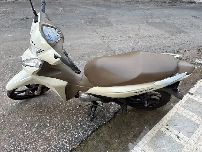 Vende se BIZ 125 em excelente estado de conservação