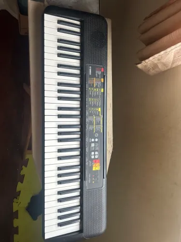Teclado Yamaha f52