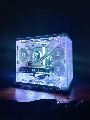 Ryzen 7 5700X + RTX 5070