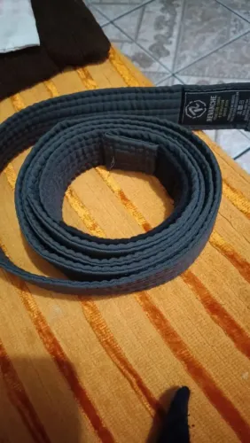 Faixa de jiu-jitsu profissional na cor cinza