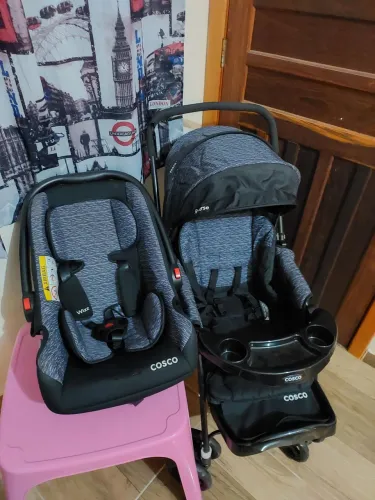 Berço,colchão,carrinho,e bebe conforto 