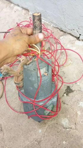 Vendo uma bomba de poço