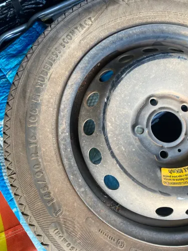 Vende pneu e aro completo