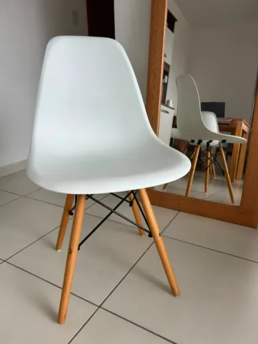 4 Cadeiras Eames com Pés de Madeira - Bianchini
