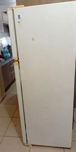 Geladeira usada funcionando perfeitamente
