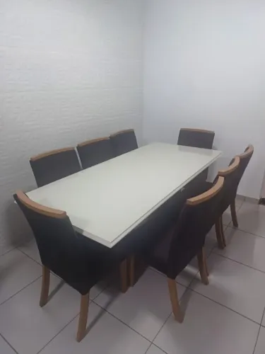 VENDO MESA DE JANTAR COM 8 CADEIRAS
