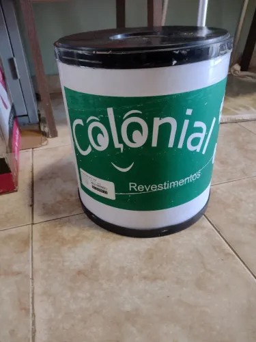 Galão fechado de massa para textura