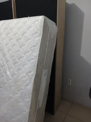 Cama Queen pouco uso