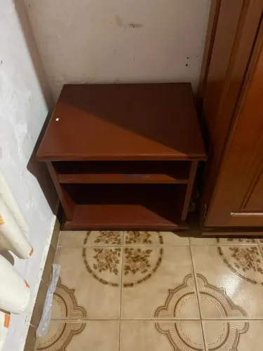 Criado mudo em madeira