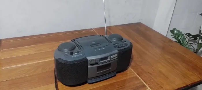 Aparelho  aiwa  só está funcionando o radio 