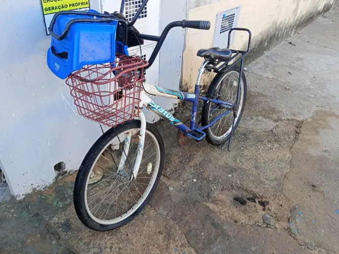 Bicicleta usada com cadeira infantil