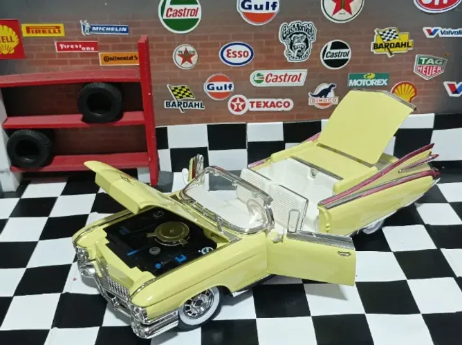 Miniatura Cadillac amarelo 1/24