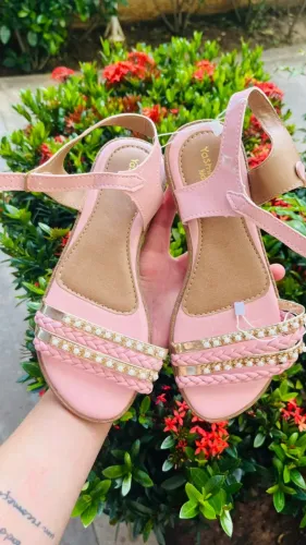 Sandália menina com perolas 