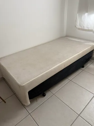 Cama solteiro com auxiliar