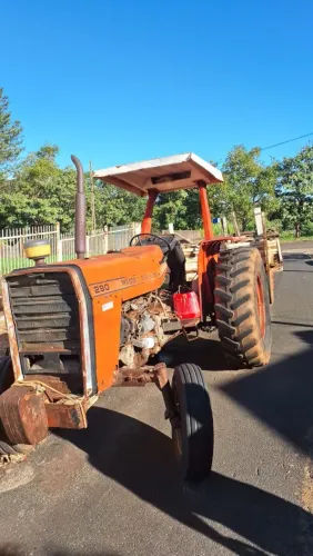 Trator MF290
