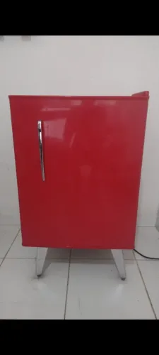 Frigobar Brastemp Retrô vermelho
