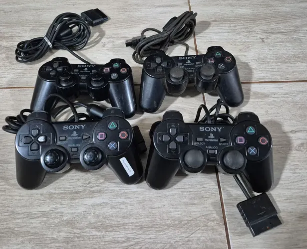 Kit com 4 controles originais para PlayStation 2 original para conserto ou uso de peças 