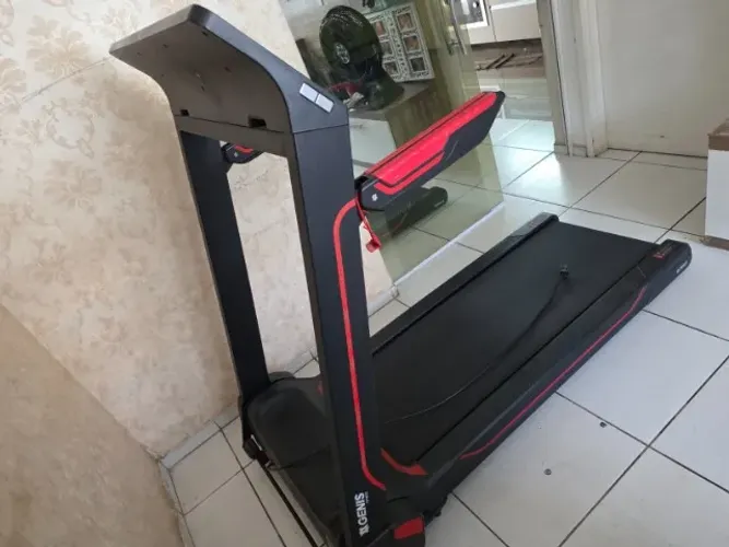 Esteira Elétrica Genis GT 2000 Dobrável 2HP 220V + Brinde