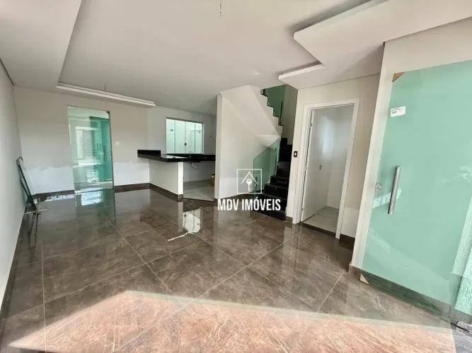 Casa Geminada 3 Quartos com Suíte e 2 Vagas à Venda no Candelária - Venda Nova