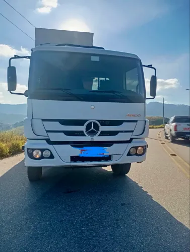 Caminhão Mercedes atego 1718