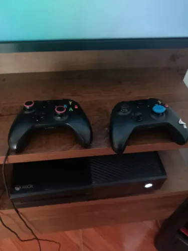 Xbox one, 2 controles, Kinect e HD externo 500Gb