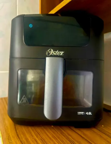 Airfryer Oster 4,6 L display digital touch screen excelente estado aceito cartão