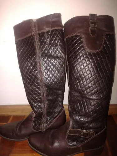 Bota em couro marrom marca Bottero