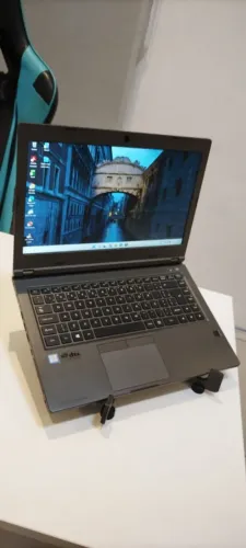Notebook I5 de 7° Geração, placa de vídeo AMD 2 GB, SSD de 256 GB, 8 de ram e o Win 11