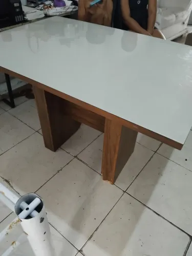 Mesa sem cadeira