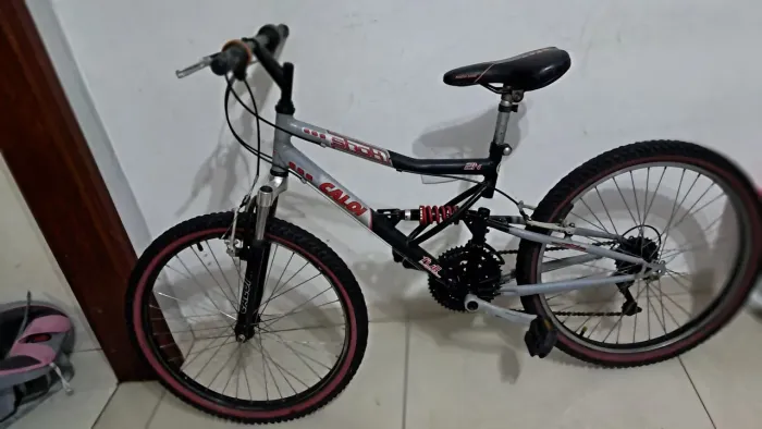 Bicicleta infantil Aro 24 só pegar e andar bem conservada