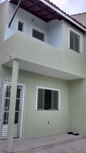 Aluga-se Casa 3/4 em Itapuã - Suíte, Varanda e Garagem para 2 Carros