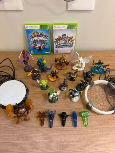 Coleção Skylanders Original - 14 Personagens + Kaos Trap + 4 Totens