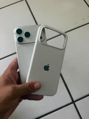 Vendo iPhone 17 Pro Max 256g na garantia Apple com nota fiscal , carregador. Valor 6.500$