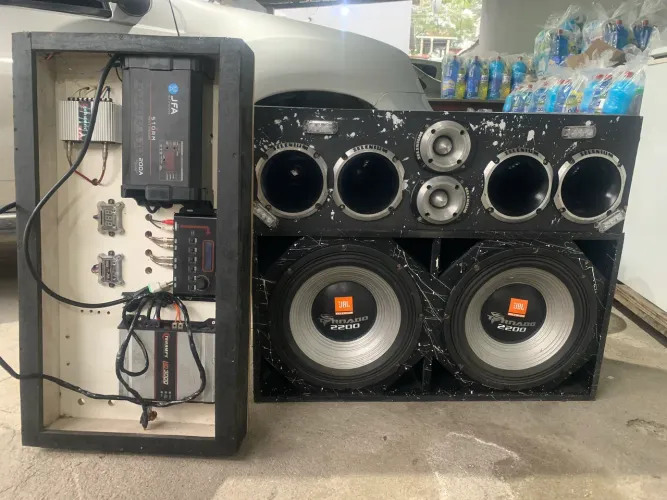 Vendo som automotivo 