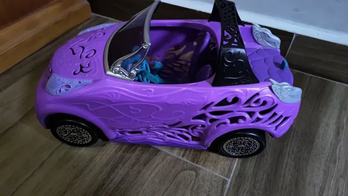 Carro monster high edição scaris