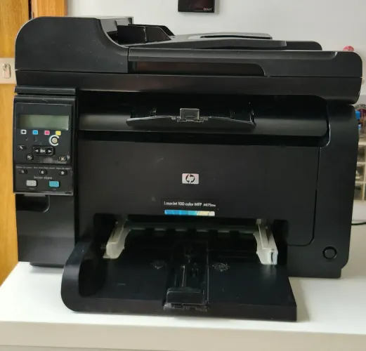 Impressora HP LaserJet 100 Color MFP M175nw.  