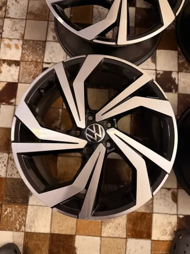 Rodas originais vw jetta gli aro 18 5x112