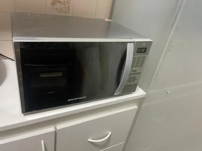 Micro-ondas Electrolux ME41X inox tamanho grande (31L)