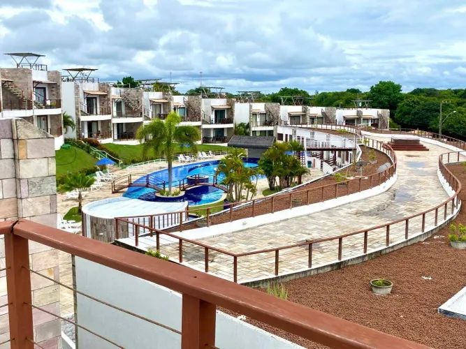 Apartamento mobiliado, condomínio Brisas do Amor, piscina, varanda, portari