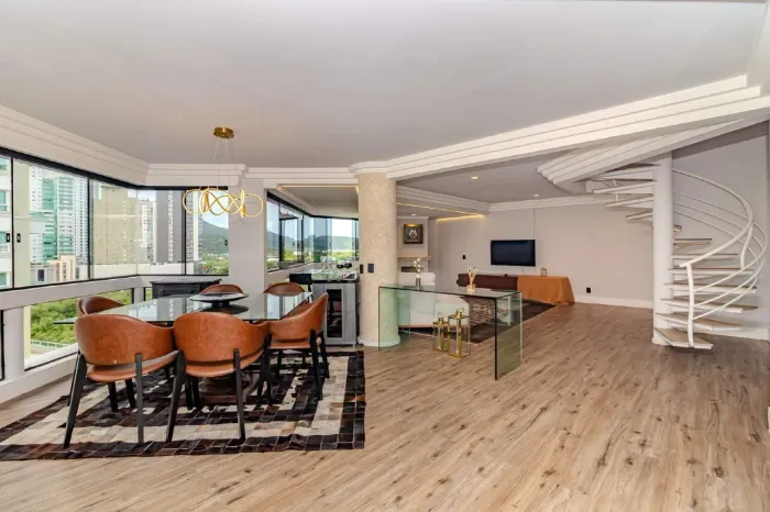 Cobertura triplex à venda no Ed. Acqua Marine em Balneário Camboriú