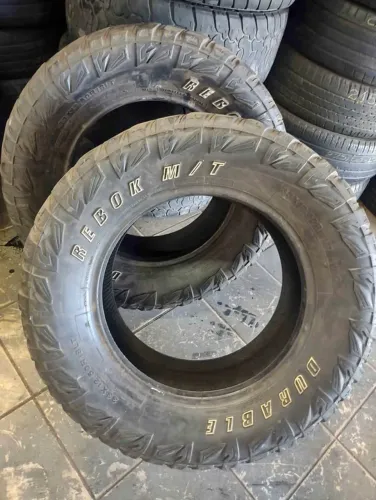 Pneus 33x12.50 R18 duas unidades cravudo R$280 os dois.
